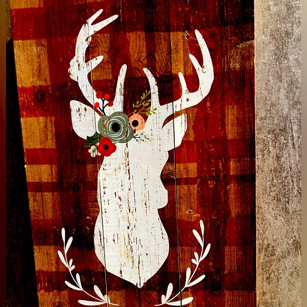 Wooden deer head picture